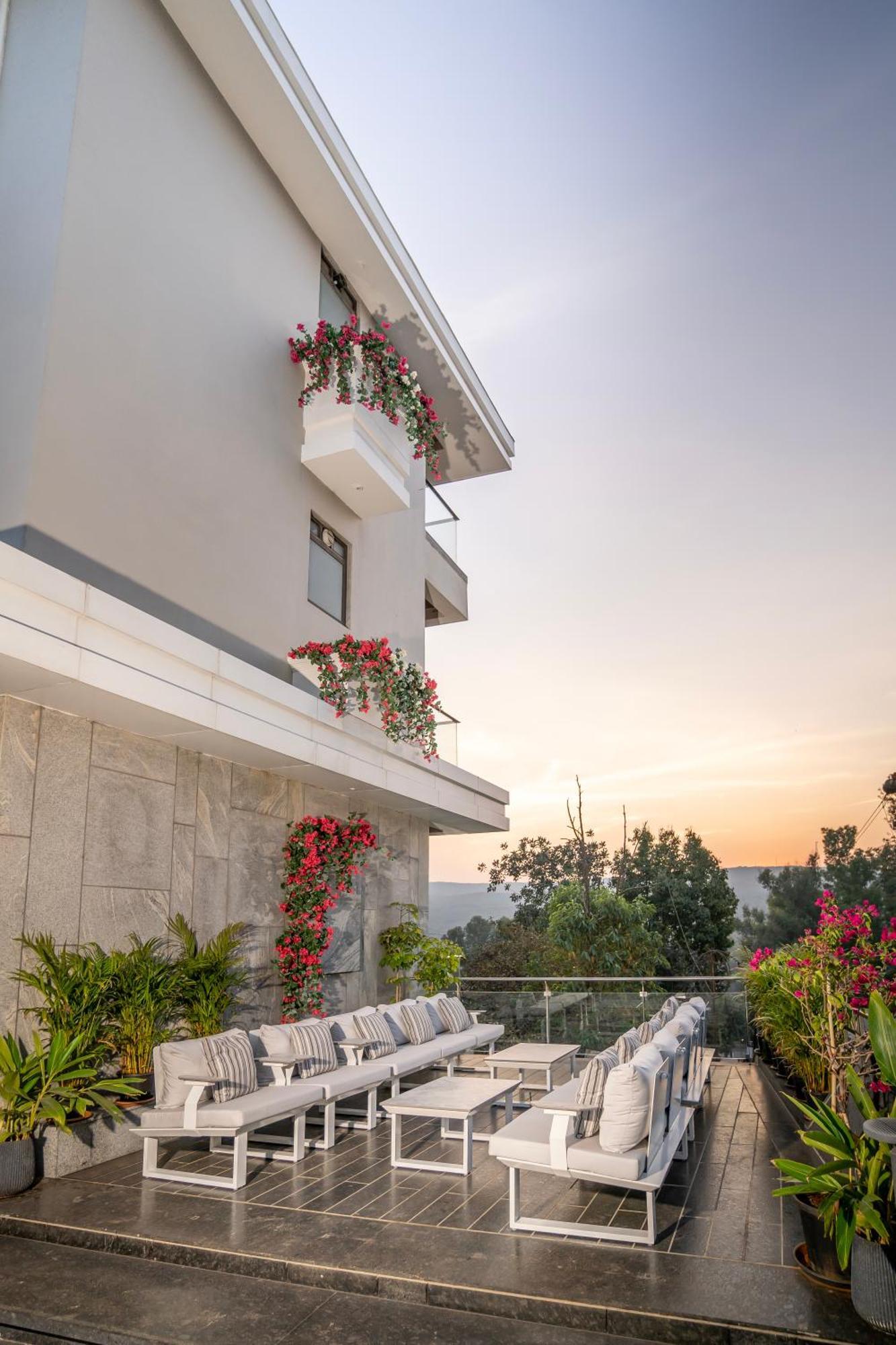 Leela Resort, The Exotic Boutique Hotel - Pure Veg Mahābaleshwar Екстериор снимка